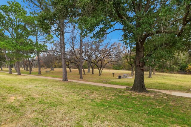 112 Churchill Lane, Euless, TX 76039