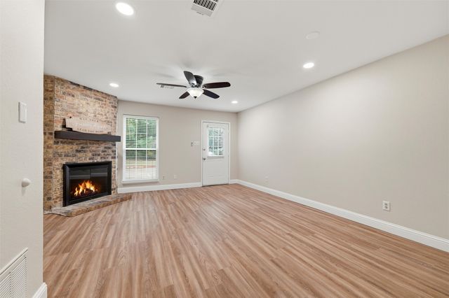 112 Churchill Lane, Euless, TX 76039