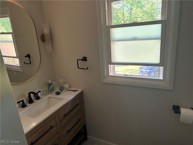 1121 Doralee Drive, Mogadore, OH 44260