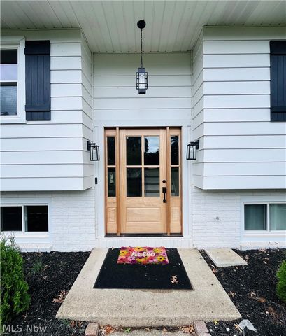 1121 Doralee Drive, Mogadore, OH 44260