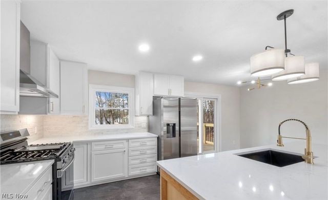 1121 Doralee Drive, Mogadore, OH 44260