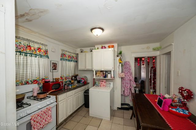 184 N Lake Avenue, Albany, NY 12206