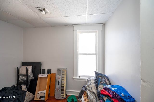 184 N Lake Avenue, Albany, NY 12206