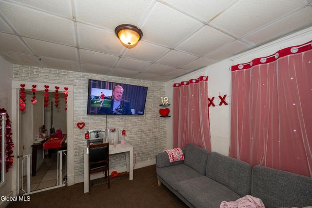 184 N Lake Avenue, Albany, NY 12206