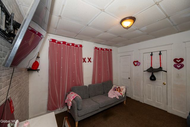 184 N Lake Avenue, Albany, NY 12206