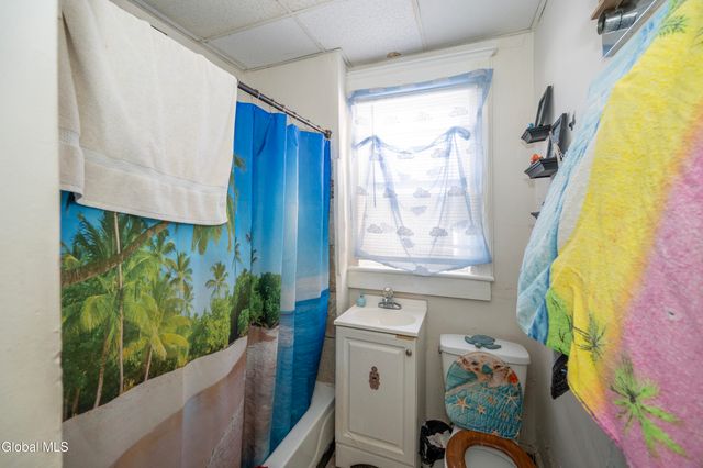 184 N Lake Avenue, Albany, NY 12206