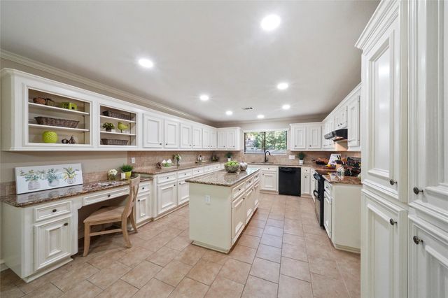 7415 Revelwood Drive, Magnolia, TX 77354