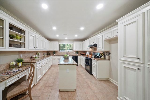 7415 Revelwood Drive, Magnolia, TX 77354