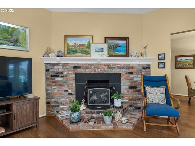 911 1st Ave, Seaside, OR 97138