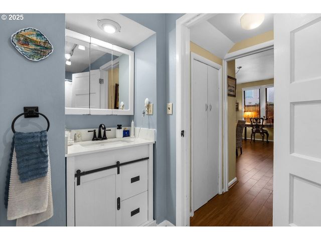 911 1st Ave, Seaside, OR 97138