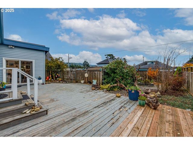 911 1st Ave, Seaside, OR 97138