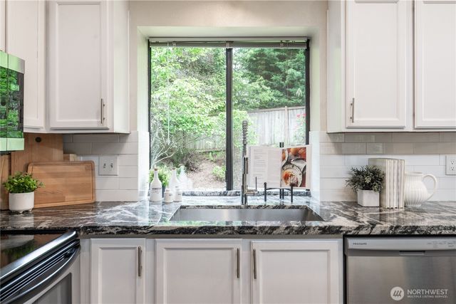 4515 SW 327th Street, Federal Way, WA 98023