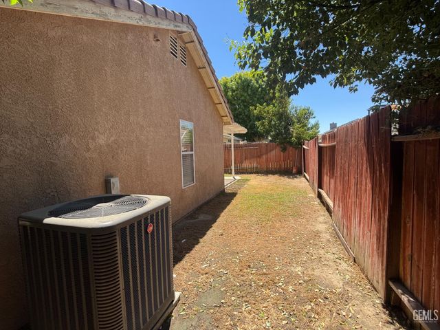 3519 Amur Maple Drive, Bakersfield, CA 93311