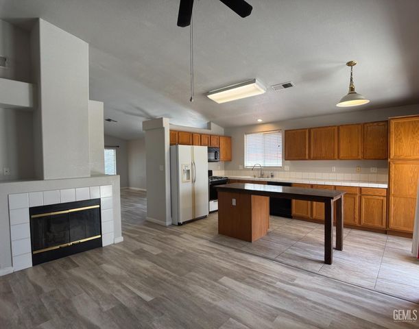 3519 Amur Maple Drive, Bakersfield, CA 93311