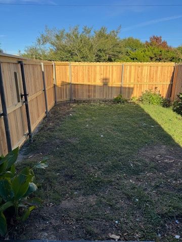 2118 Prairie Creek Trail, Garland, TX 75040