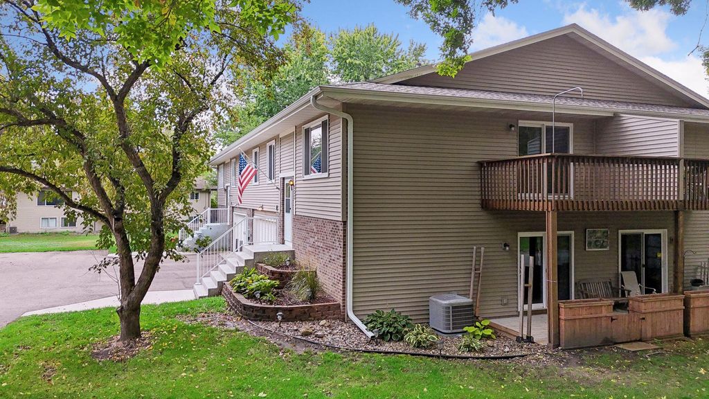 533 Ravoux Road, Chaska, MN 55318 — photo 2