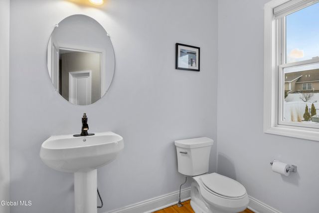 245 N Alandale Avenue, Niskayuna, NY 12304