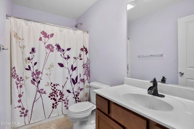 245 N Alandale Avenue, Niskayuna, NY 12304