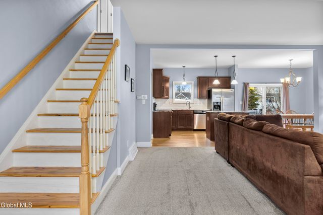 245 N Alandale Avenue, Niskayuna, NY 12304