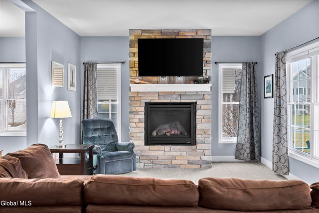 245 N Alandale Avenue, Niskayuna, NY 12304