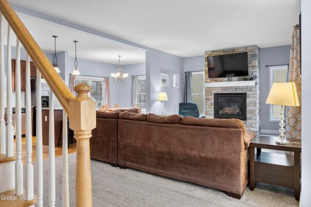 245 N Alandale Avenue, Niskayuna, NY 12304