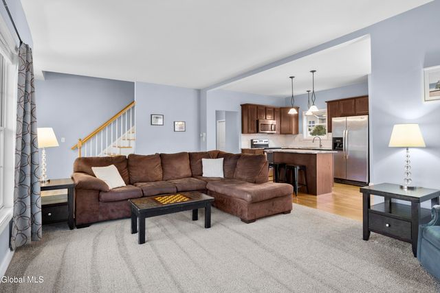 245 N Alandale Avenue, Niskayuna, NY 12304