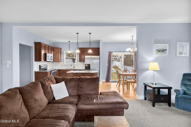 245 N Alandale Avenue, Niskayuna, NY 12304