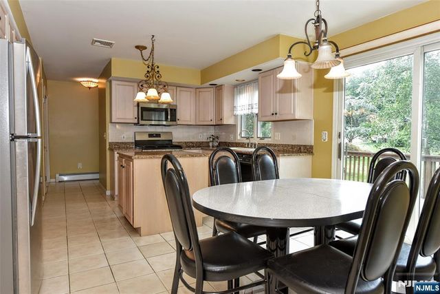 13 Bryan Court, Wayne, NJ 07470