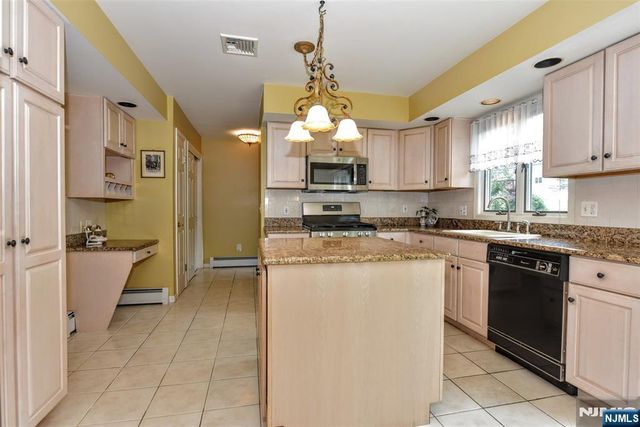 13 Bryan Court, Wayne, NJ 07470