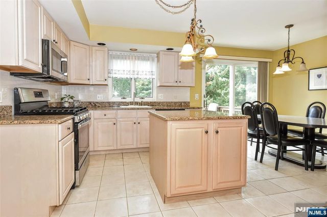 13 Bryan Court, Wayne, NJ 07470