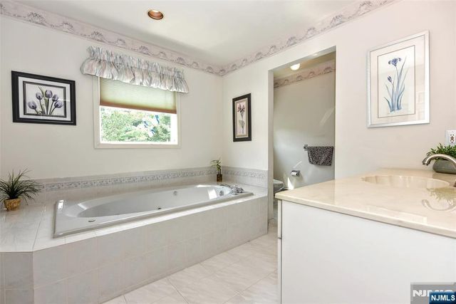 13 Bryan Court, Wayne, NJ 07470