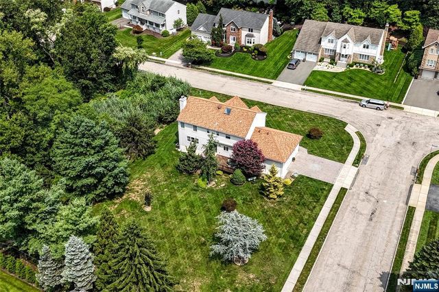 13 Bryan Court, Wayne, NJ 07470