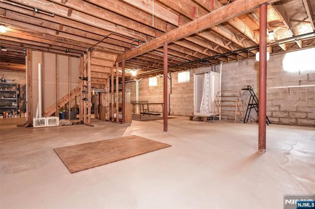 13 Bryan Court, Wayne, NJ 07470