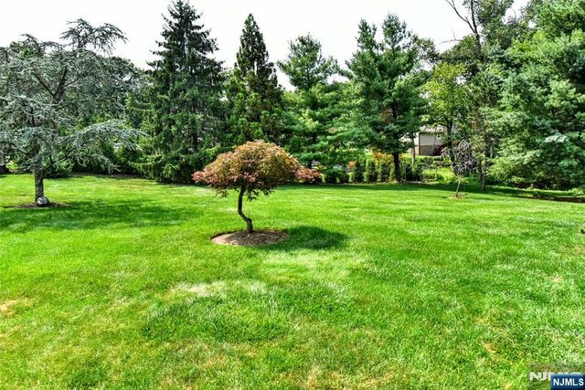 13 Bryan Court, Wayne, NJ 07470