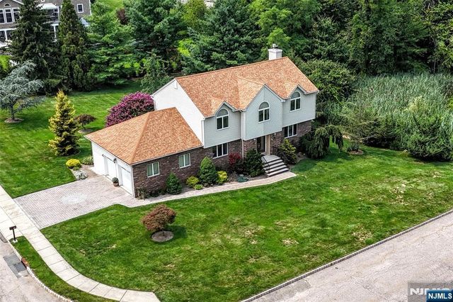 13 Bryan Court, Wayne, NJ 07470