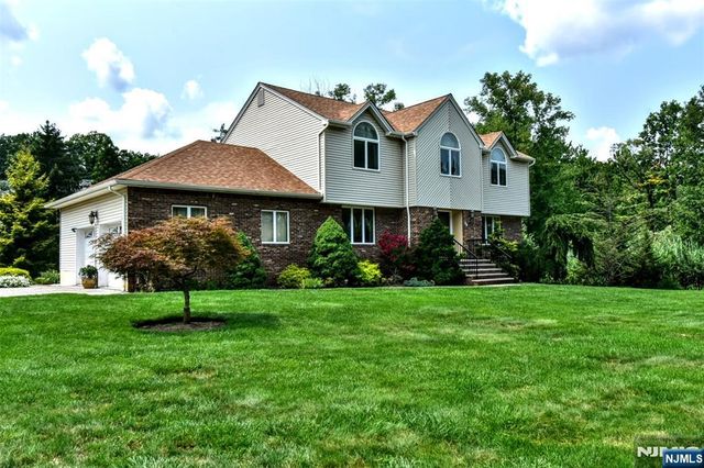 13 Bryan Court, Wayne, NJ 07470