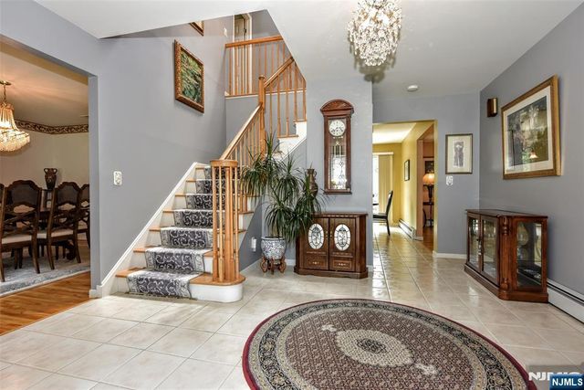 13 Bryan Court, Wayne, NJ 07470