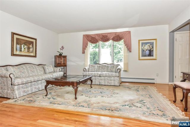 13 Bryan Court, Wayne, NJ 07470