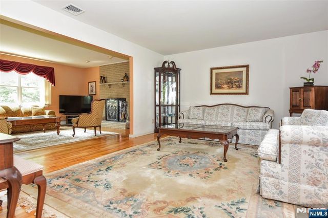 13 Bryan Court, Wayne, NJ 07470