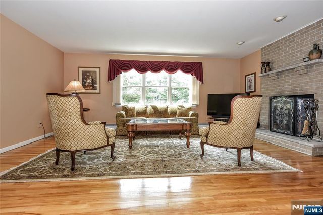 13 Bryan Court, Wayne, NJ 07470