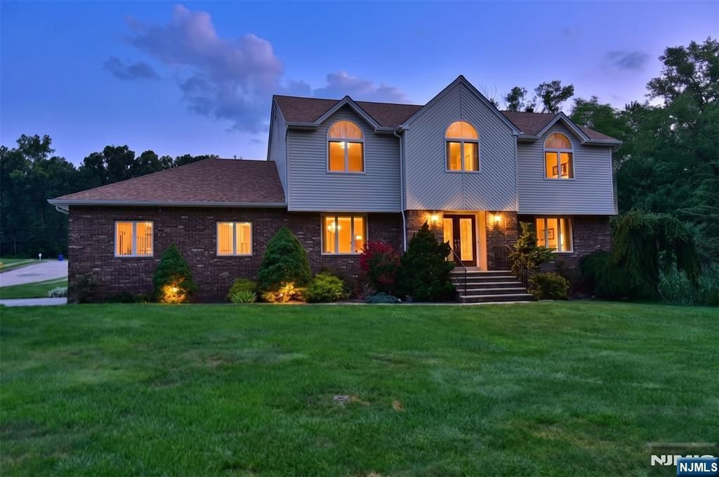 13 Bryan Court, Wayne, NJ 07470
