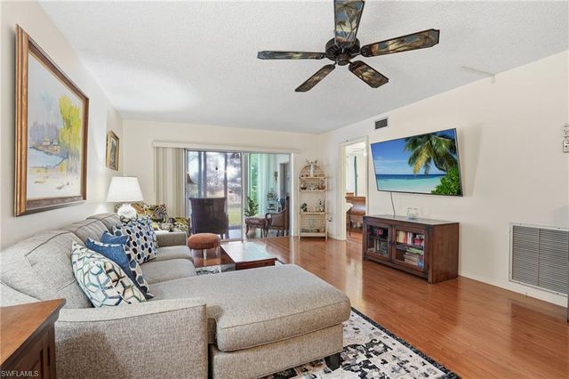 5451 Rattlesnake Hamm RD D-108, Naples, FL 34113