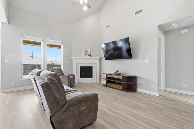 1108 Claiborne Drive, Aubrey, TX 76227