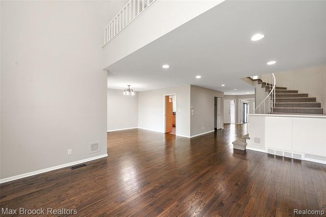 7139 Creeks Crossing, West Bloomfield, MI 48322
