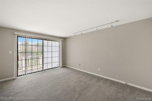 7139 Creeks Crossing, West Bloomfield, MI 48322