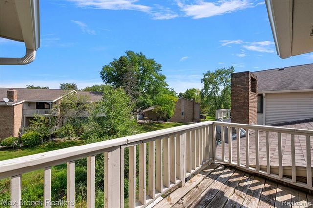 7139 Creeks Crossing, West Bloomfield, MI 48322