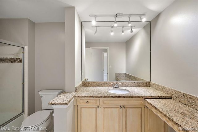 7139 Creeks Crossing, West Bloomfield, MI 48322