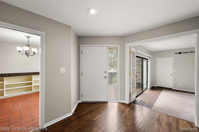 7139 Creeks Crossing, West Bloomfield, MI 48322