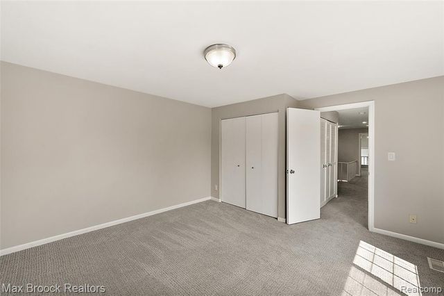 7139 Creeks Crossing, West Bloomfield, MI 48322