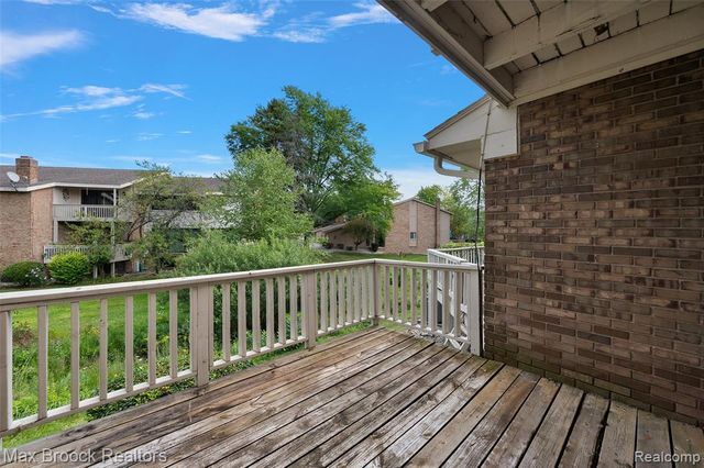 7139 Creeks Crossing, West Bloomfield, MI 48322
